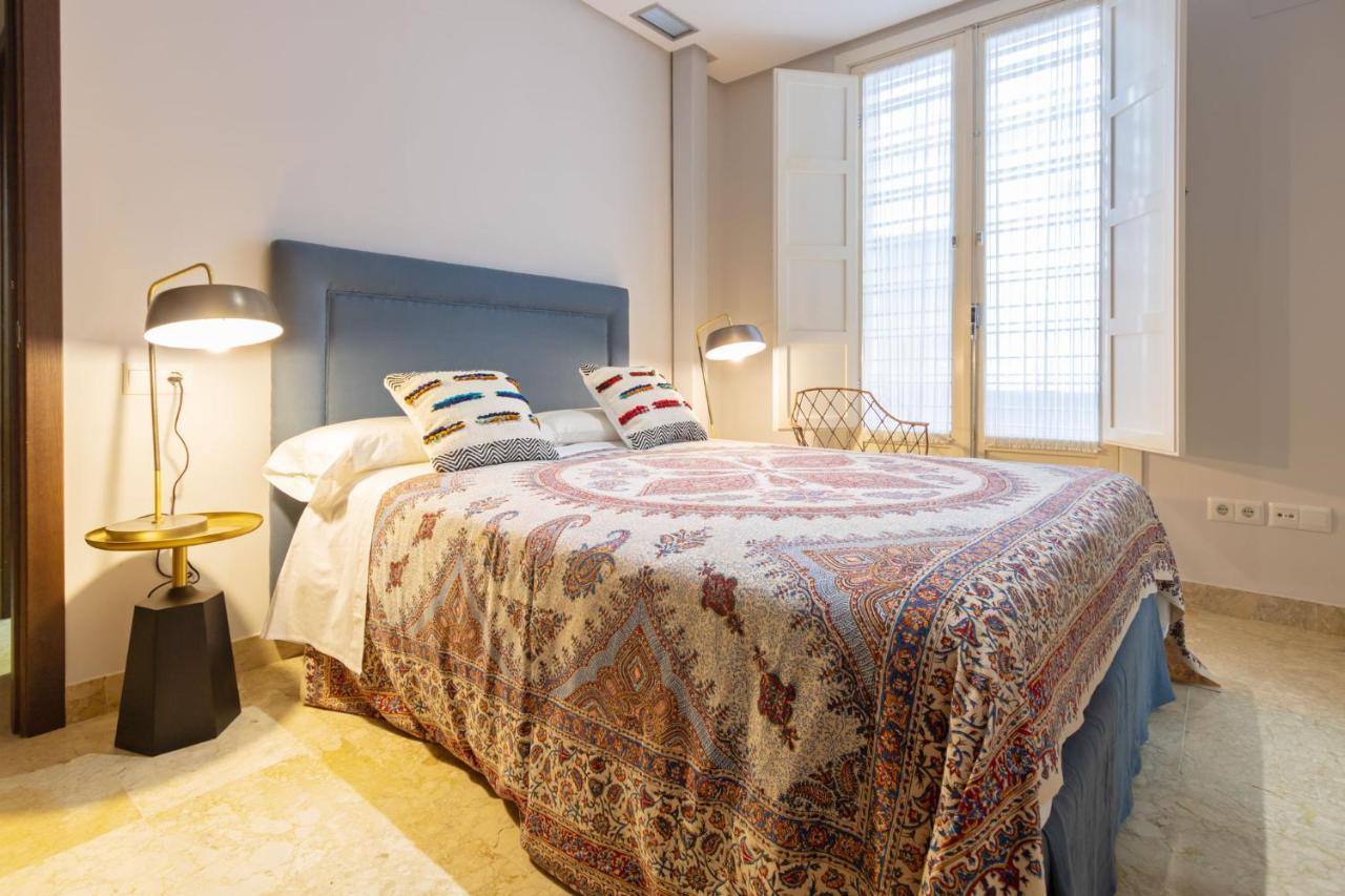 Appartement Alkazar Gardens Old Town 6 Pax à Séville Extérieur photo